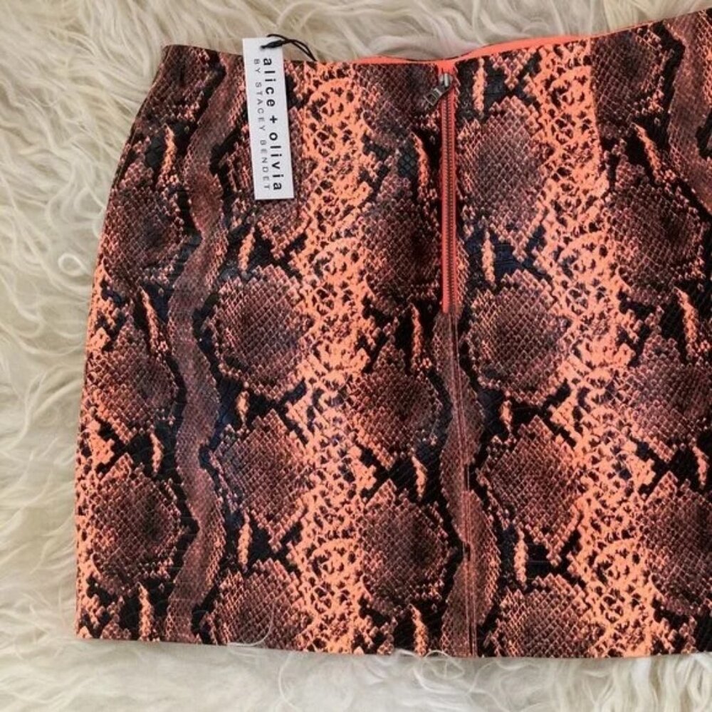 Alice + Olivia Elana Vegan Leather Skirt - Picture 2 of 11